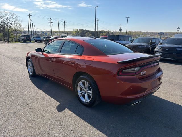 Used 2020 Dodge Charger SXT w/ Blacktop Package RWD image 2