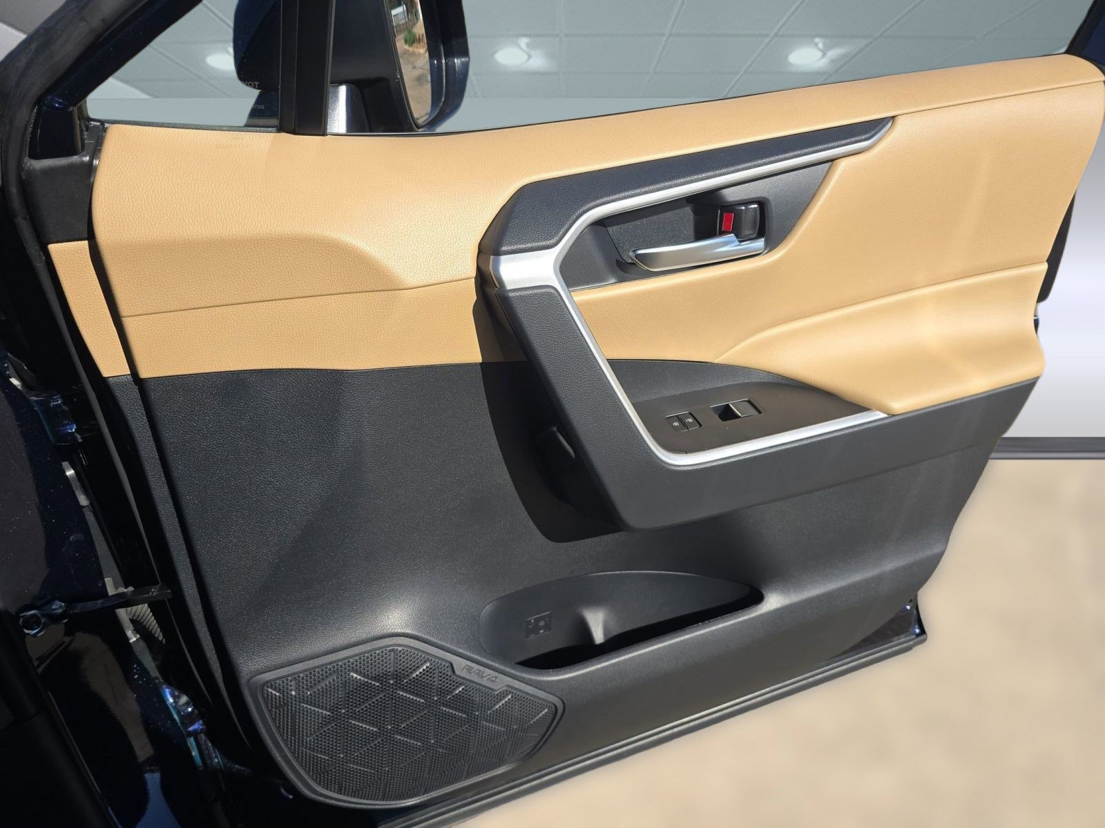 Used 2024 Toyota RAV4 XLE Premium image 32