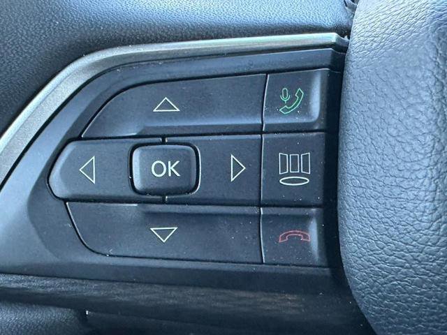 Used 2023 Jeep Grand Cherokee Laredo image 18