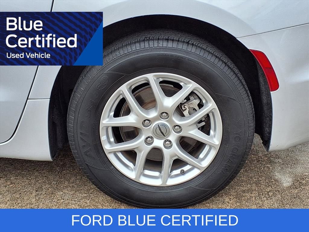 Used 2024 Chrysler Pacifica Touring-L image 32