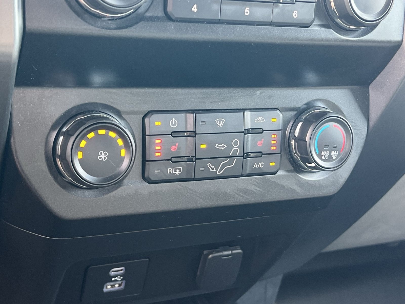 Certified 2022 Ford F350 XLT w/ XLT Premium Package AWD/4WD image 20