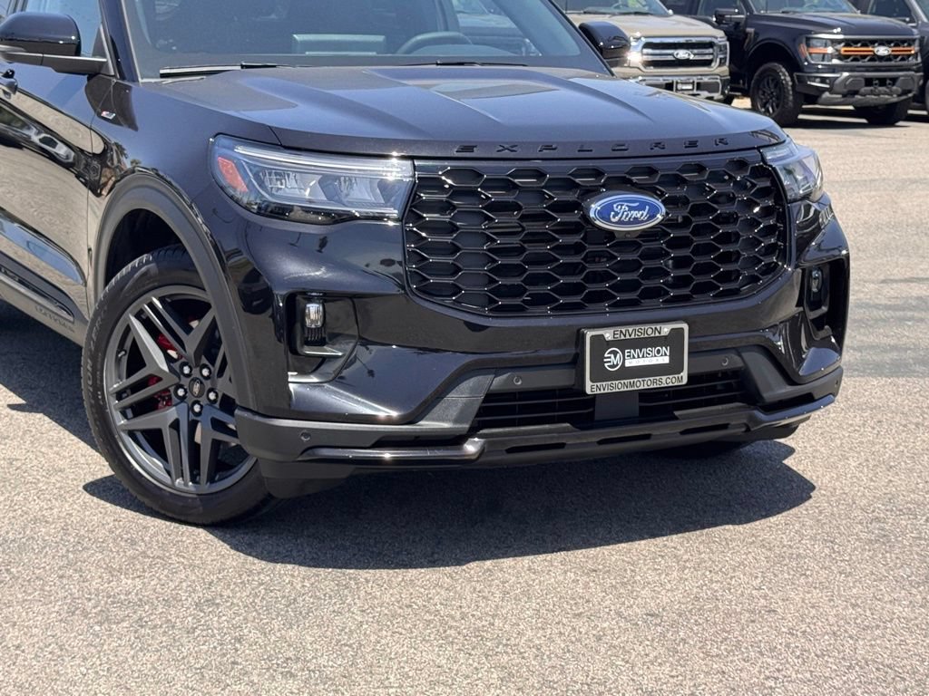 Certified 2025 Ford Explorer ST-Line w/ Premium Package RWD image 3