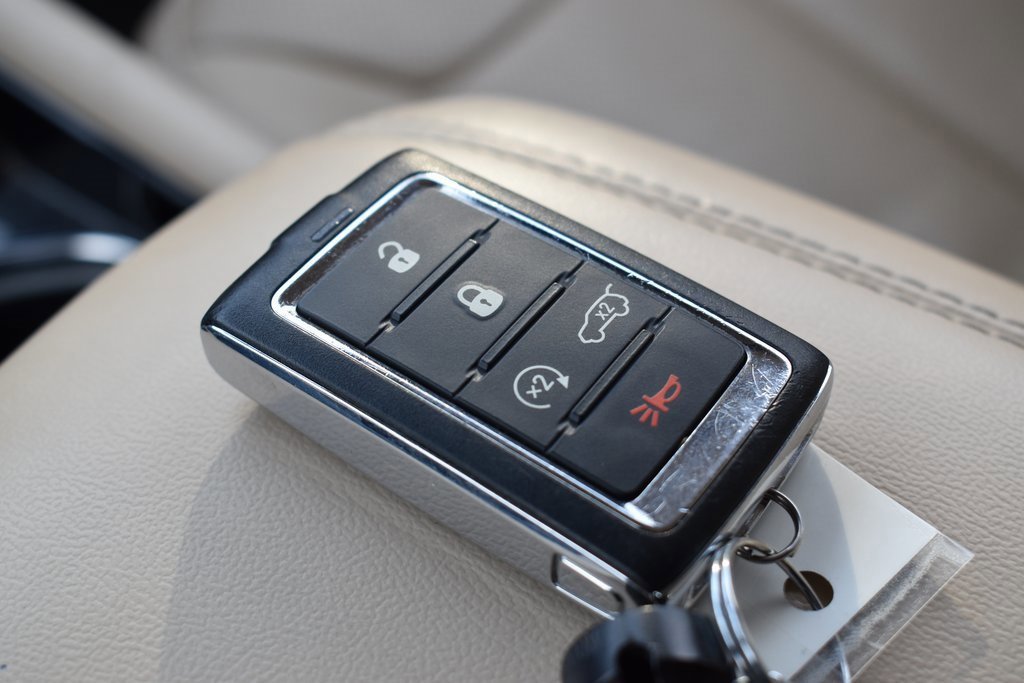 Used 2022 Jeep Grand Cherokee Limited w/ Luxury Tech Group II image 14