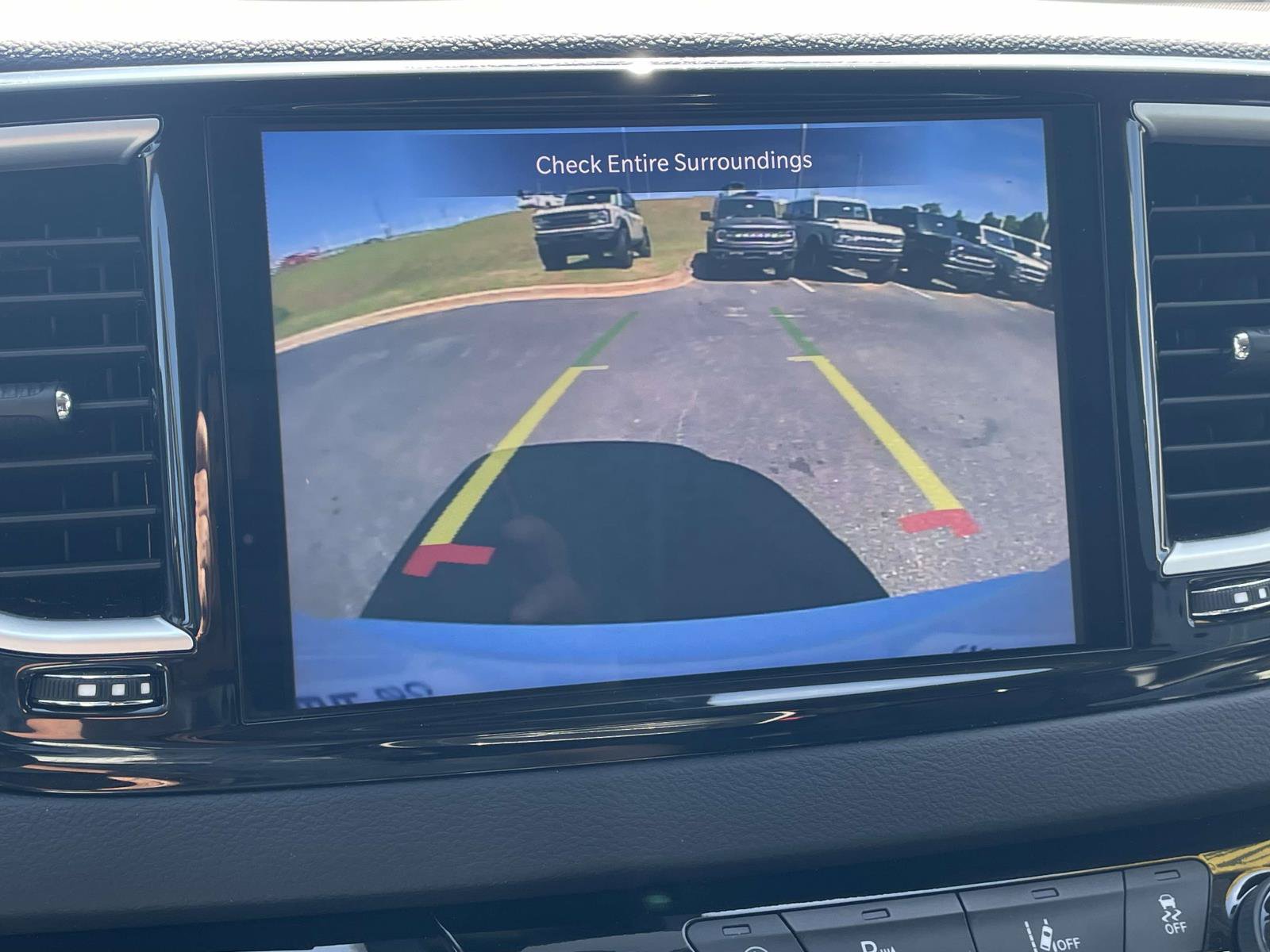 Used 2024 Chrysler Pacifica Touring-L FWD image 24