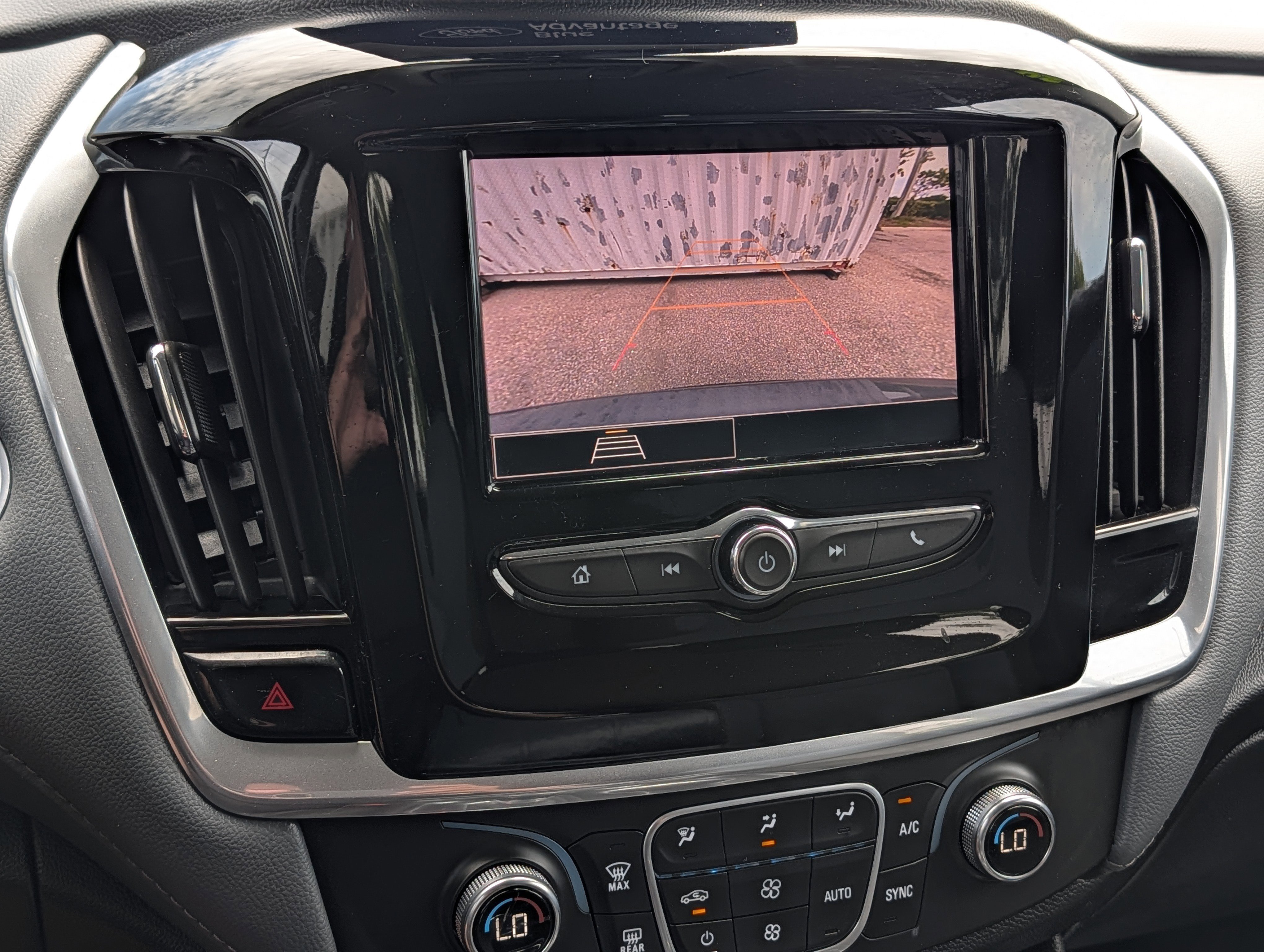 Used 2020 Chevrolet Traverse LT FWD image 31