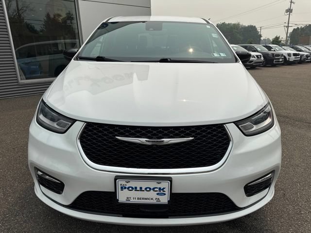 Used 2025 Chrysler Pacifica Select FWD image 3