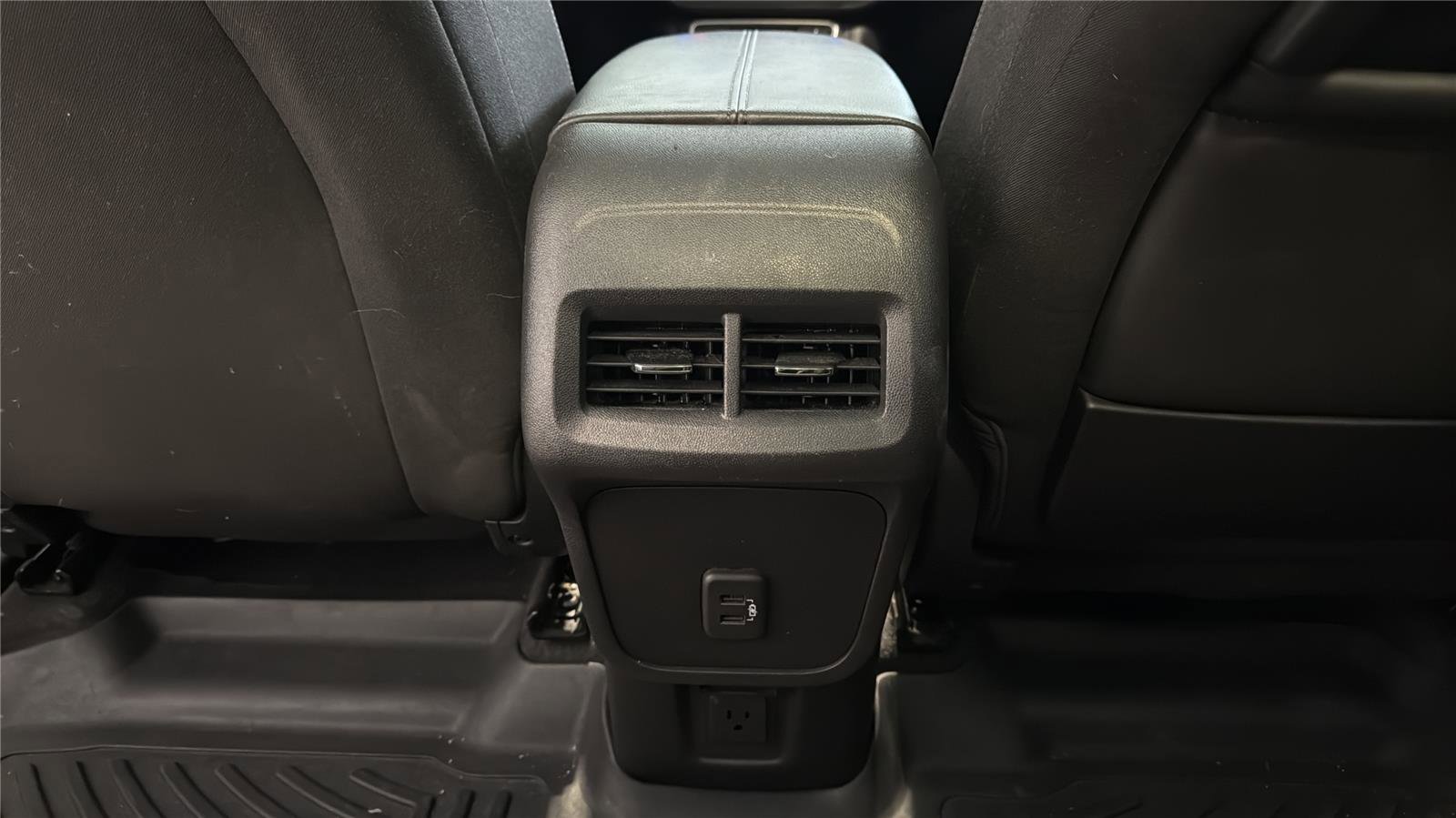 Used 2024 GMC Terrain SLE w/ Driver Convenience Package AWD/4WD image 27