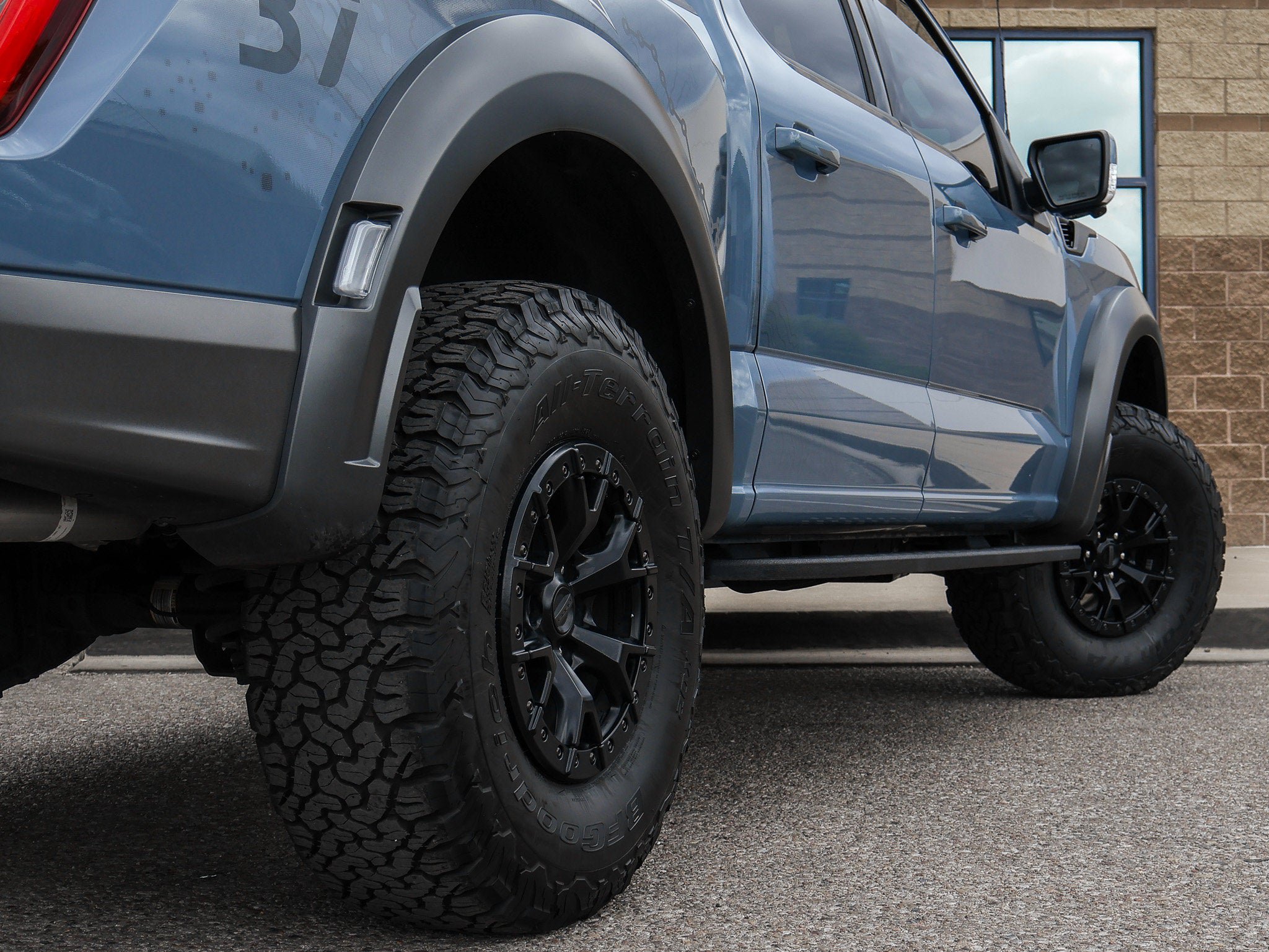 Certified 2023 Ford F150 Raptor w/ Raptor 37 Performance Package AWD/4WD image 11