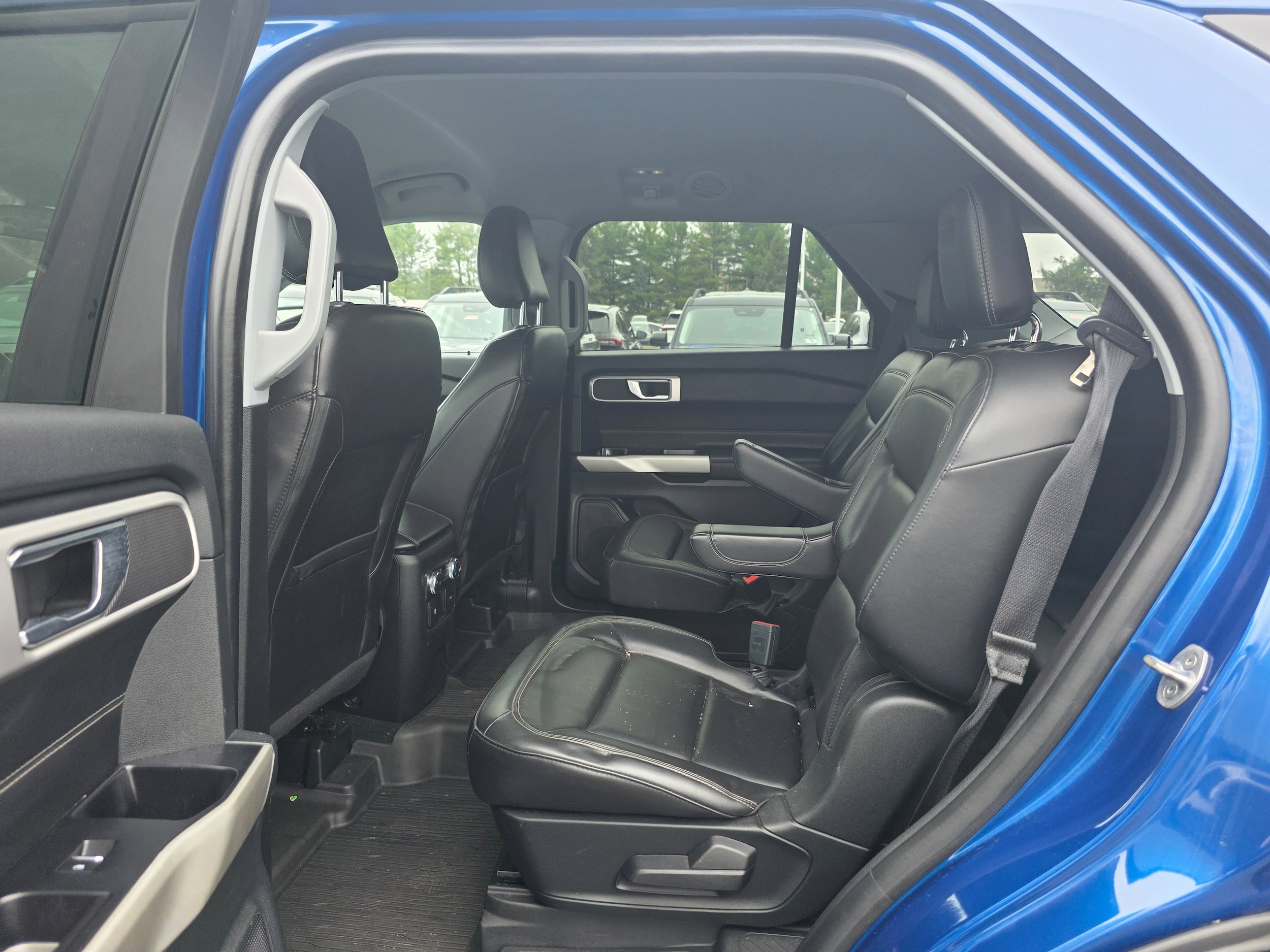 Certified 2022 Ford Explorer XLT w/ Equipment Group 202A AWD/4WD image 11