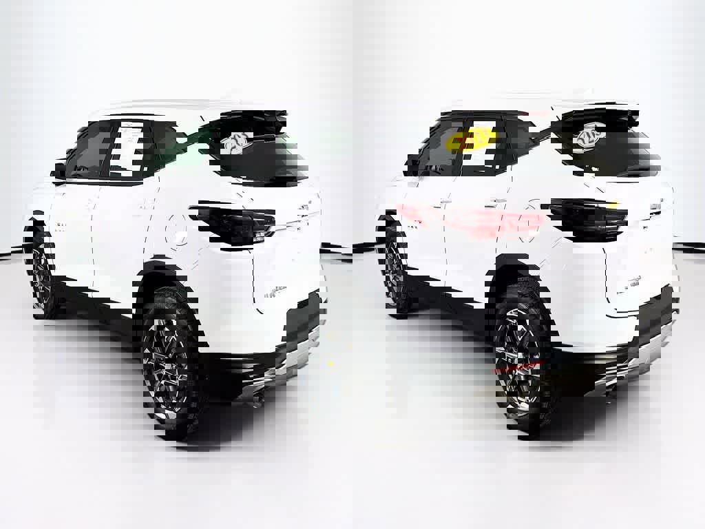 Used 2023 Chevrolet Blazer LT image 3