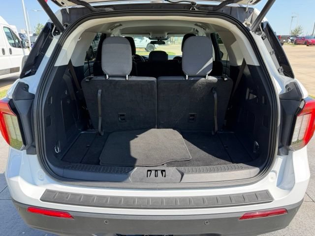 Certified 2025 Ford Explorer Active RWD image 9