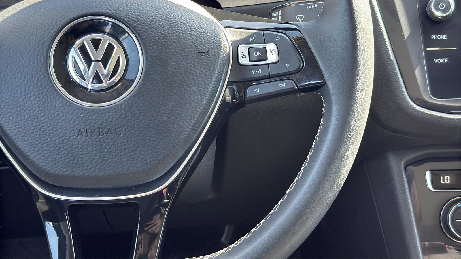 Used 2021 Volkswagen Tiguan SEL w/ 3-Row Tiguan MDO Package image 16