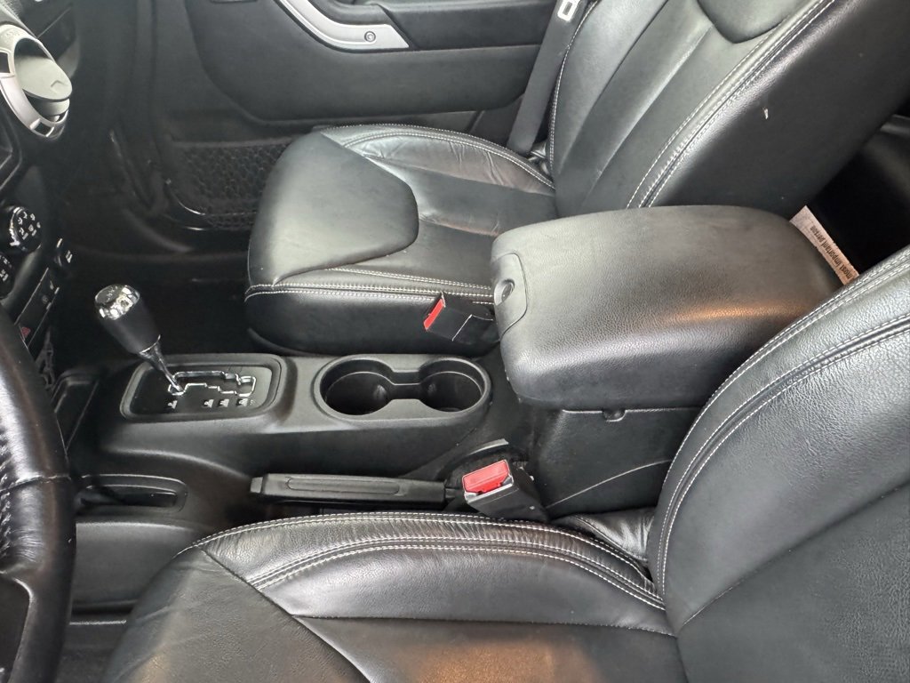 Used 2017 Jeep Wrangler Unlimited Sahara w/ Connectivity Group image 16