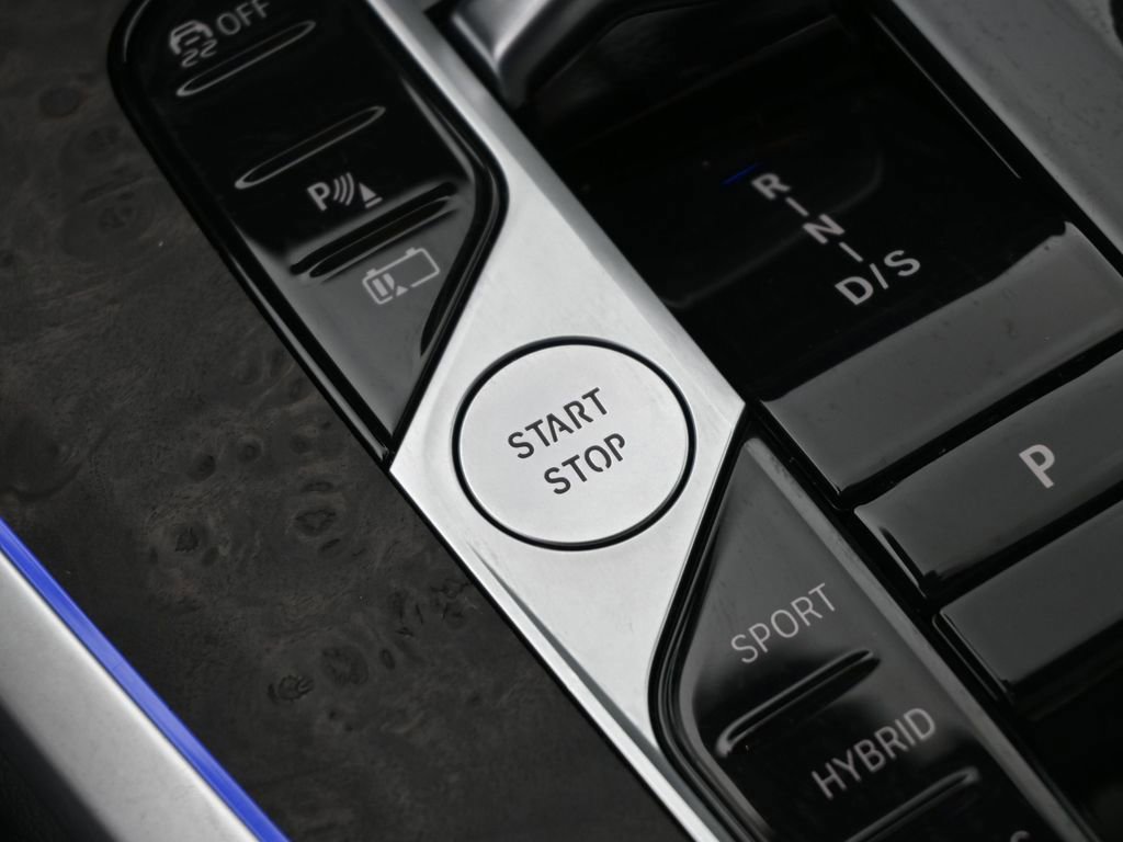 Used 2025 BMW X5 xDrive50e image 44