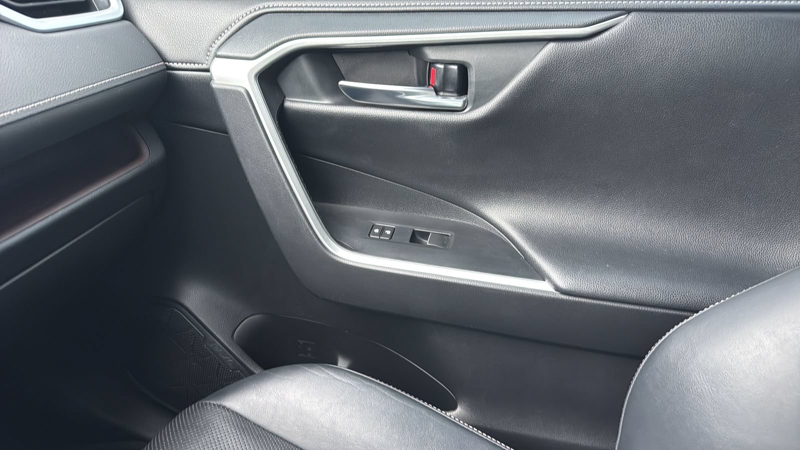 Used 2020 Toyota RAV4 Limited w/ Limited Grade Weather Package FWD image 23