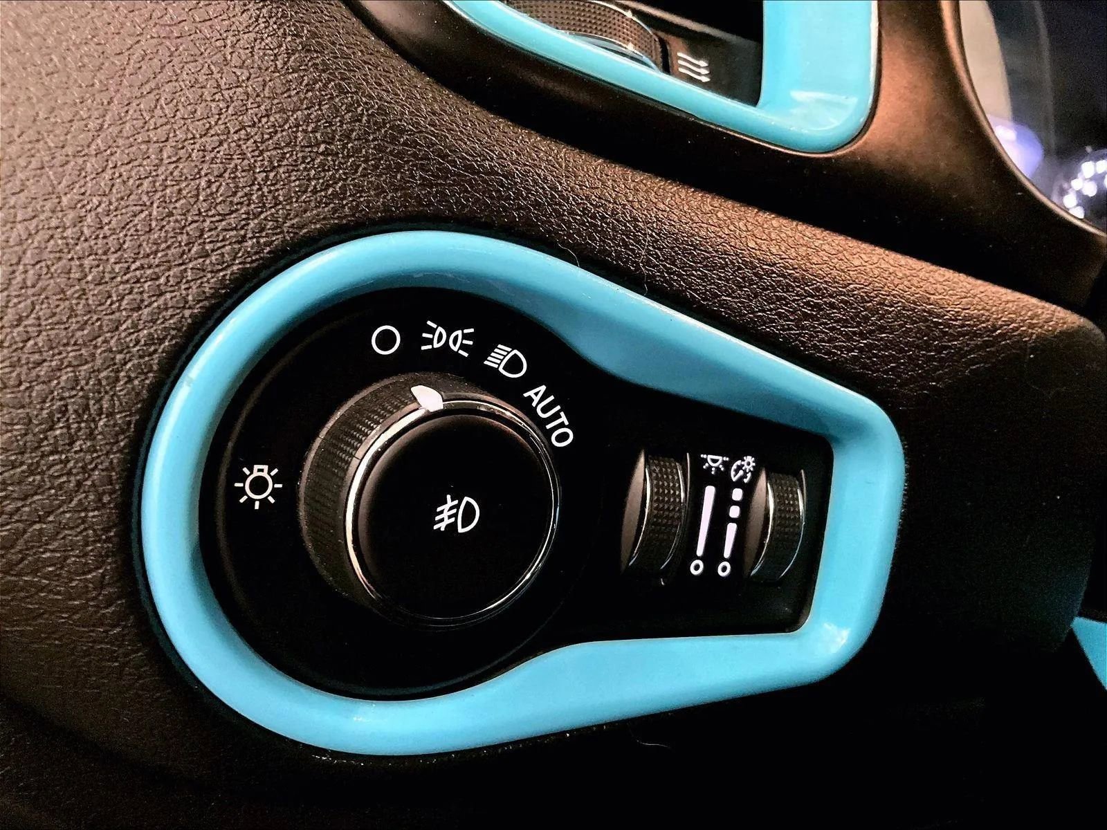 Used 2021 Jeep Renegade Latitude FWD image 30