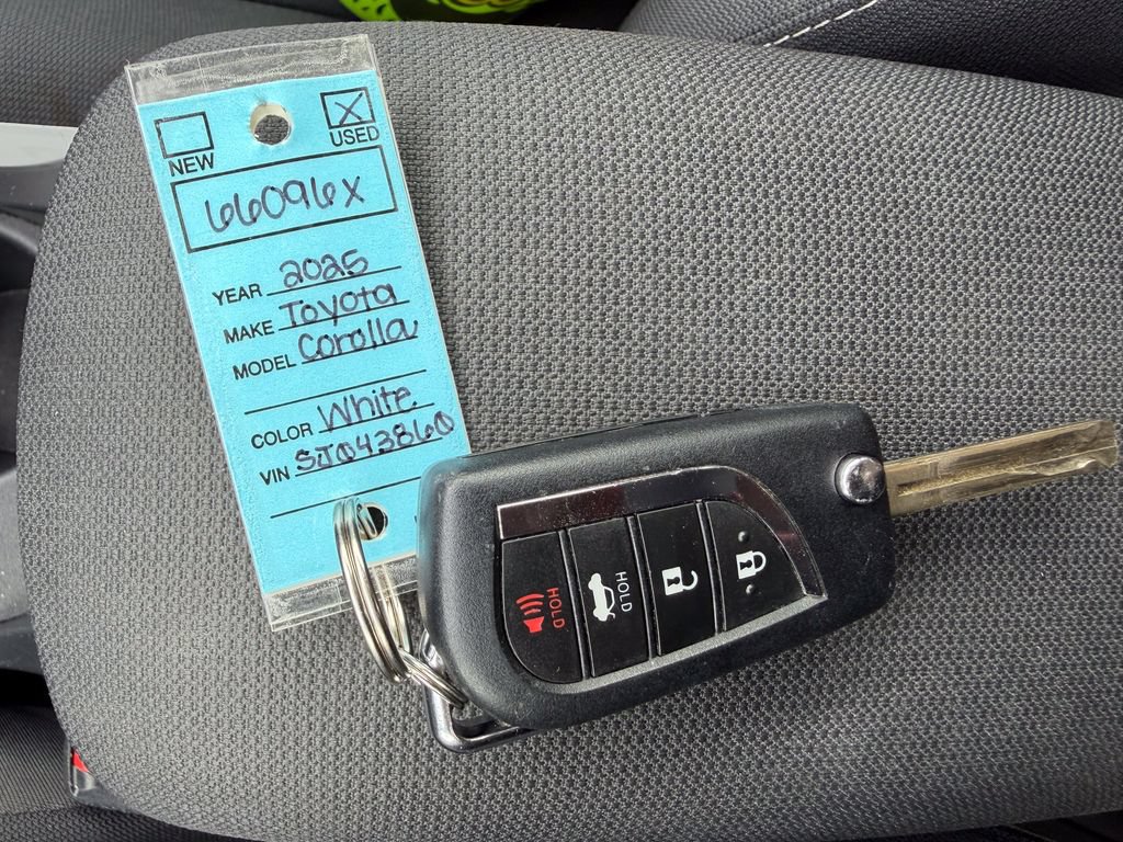 Used 2025 Toyota Corolla LE FWD image 28