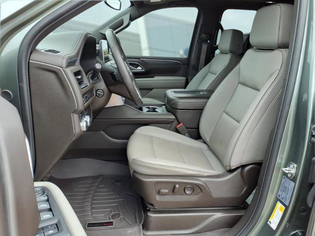 Used 2024 GMC Yukon XL SLT w/ SLT Premium Package image 17