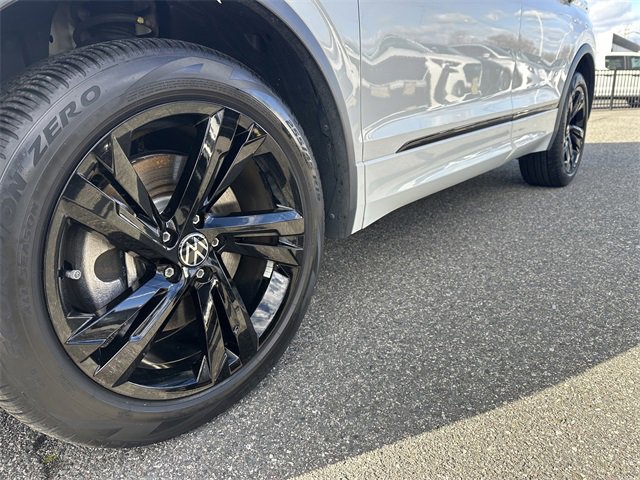 Used 2023 Volkswagen Tiguan SE R-Line image 12