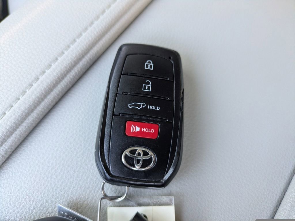 Used 2024 Toyota Grand Highlander AWD image 38
