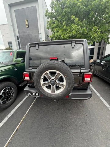 Used 2022 Jeep Wrangler Unlimited Sahara w/ Cold Weather Group AWD/4WD image 2