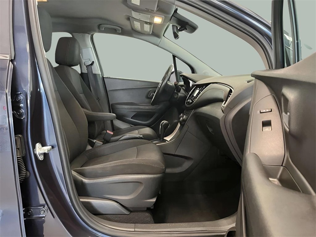 Used 2018 Chevrolet Trax LT image 25