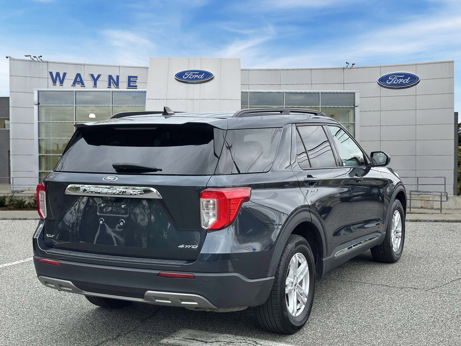 Certified 2022 Ford Explorer XLT w/ Equipment Group 202A AWD/4WD image 4