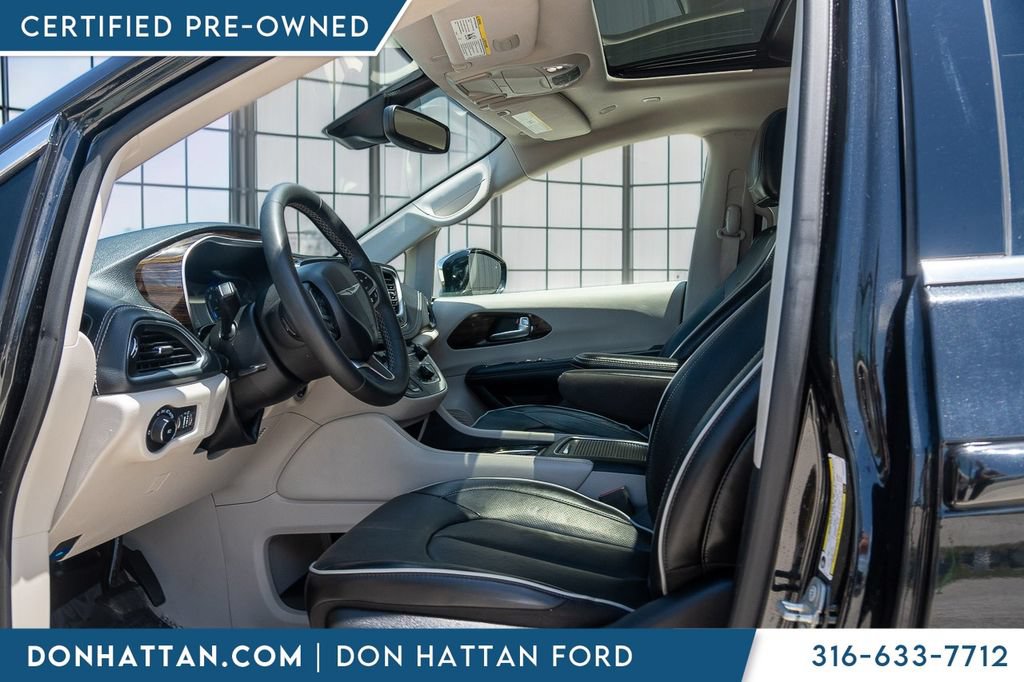 Used 2023 Chrysler Pacifica Limited FWD image 3