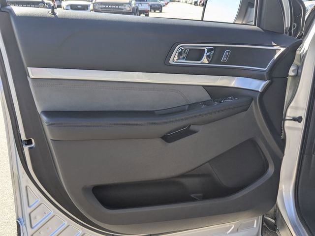 Certified 2017 Ford Explorer XLT w/ Equipment Group 202A image 9