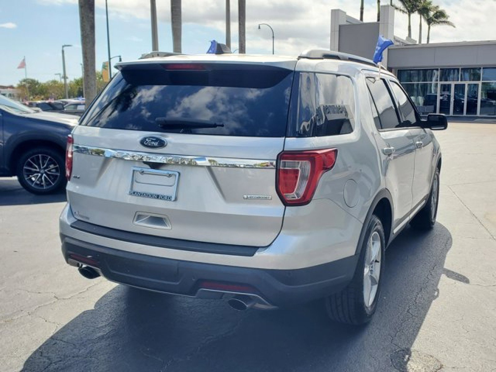 Certified 2018 Ford Explorer XLT FWD image 7