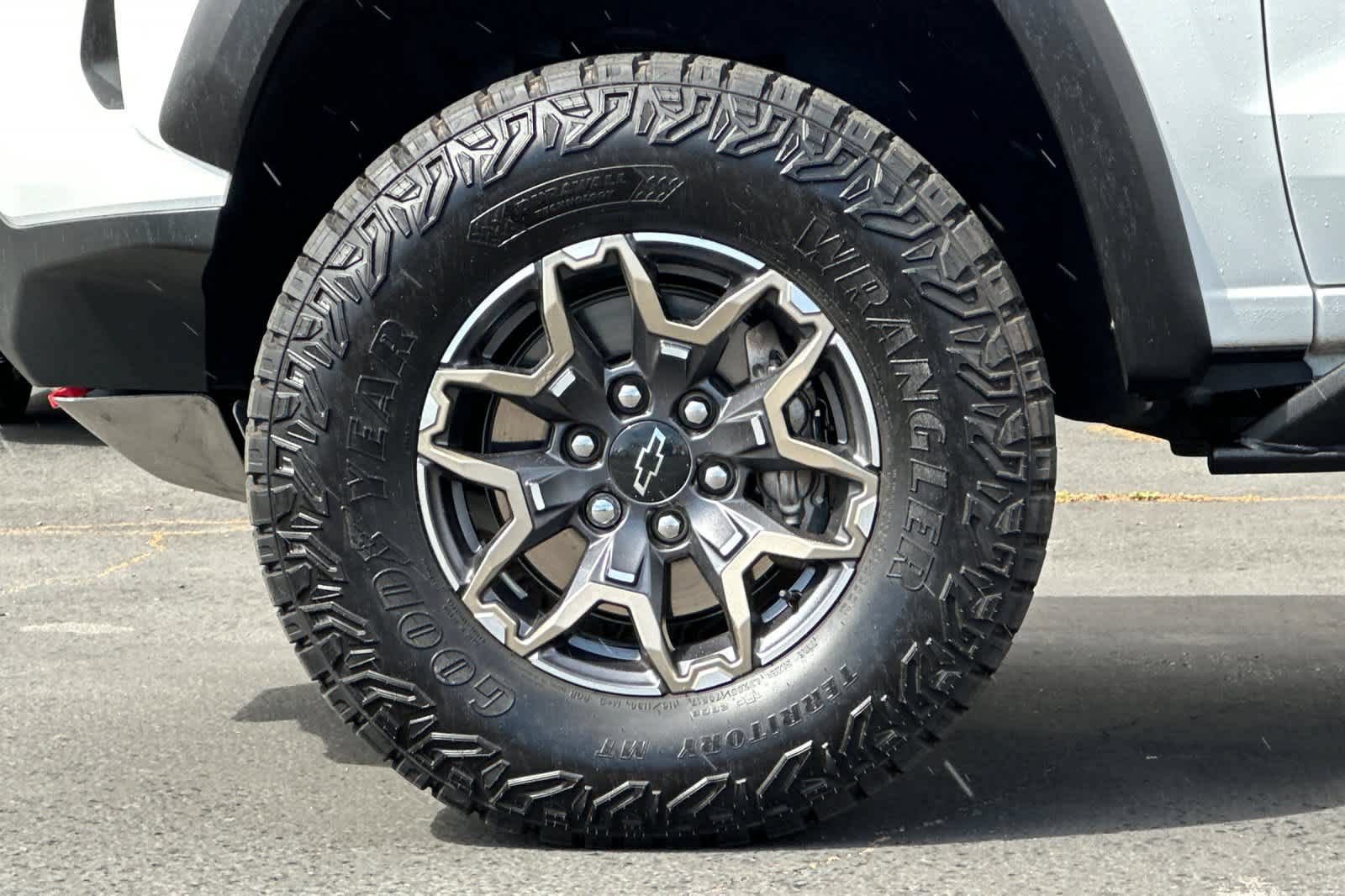 Used 2024 Chevrolet Colorado ZR2 AWD/4WD image 25