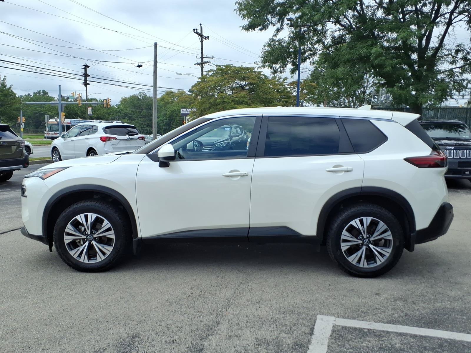 Used 2023 Nissan Rogue SV AWD/4WD image 6