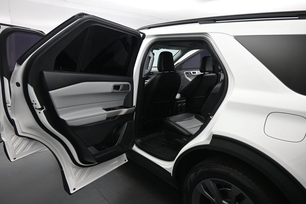 Certified 2023 Ford Explorer XLT w/ Equipment Group 202A RWD image 16