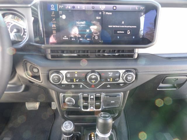 Used 2024 Jeep Wrangler Unlimited Sahara AWD/4WD image 19