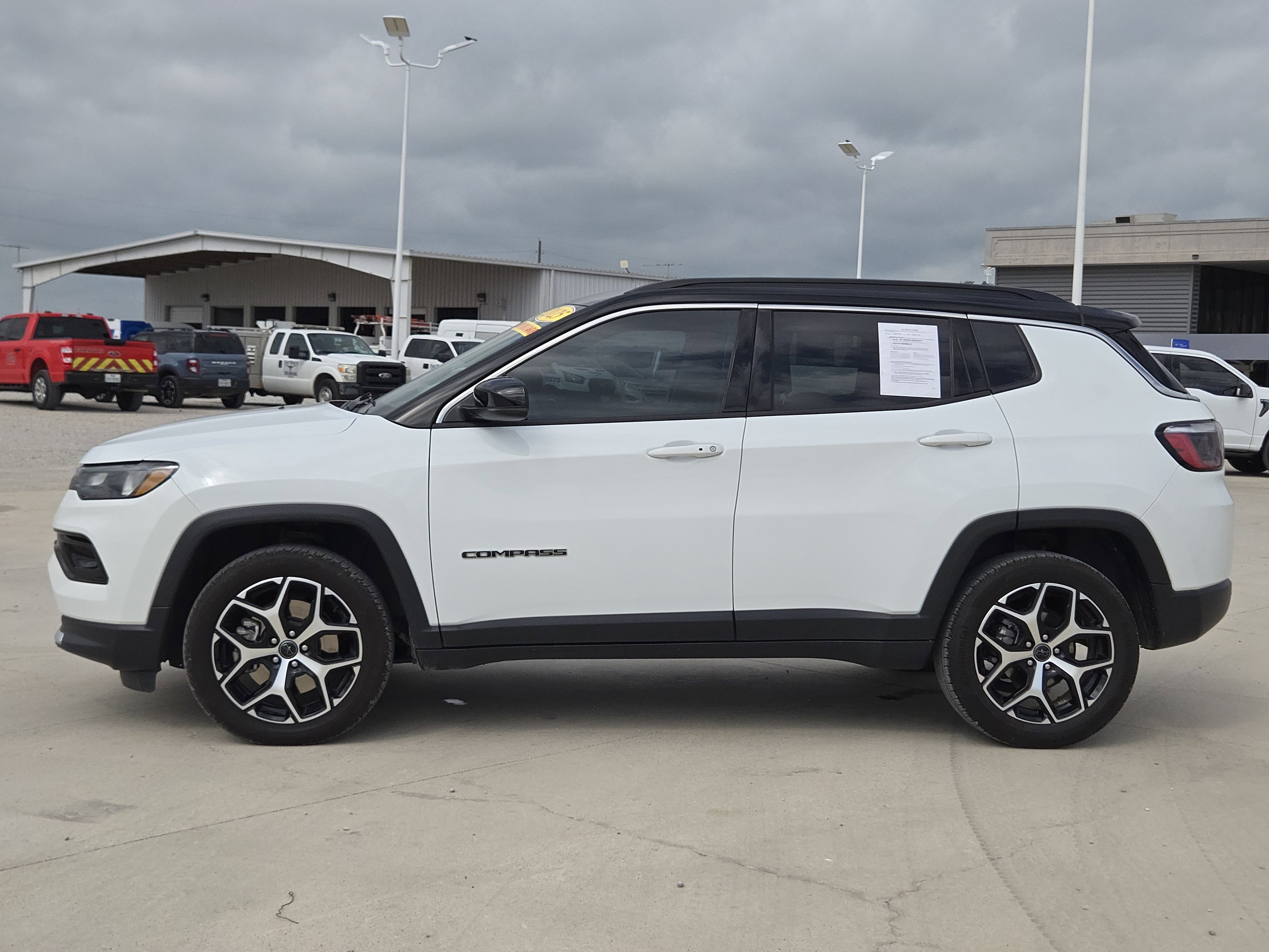 Used 2025 Jeep Compass Limited AWD/4WD image 2