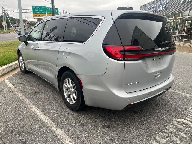 Used 2024 Chrysler Pacifica Touring-L FWD image 6