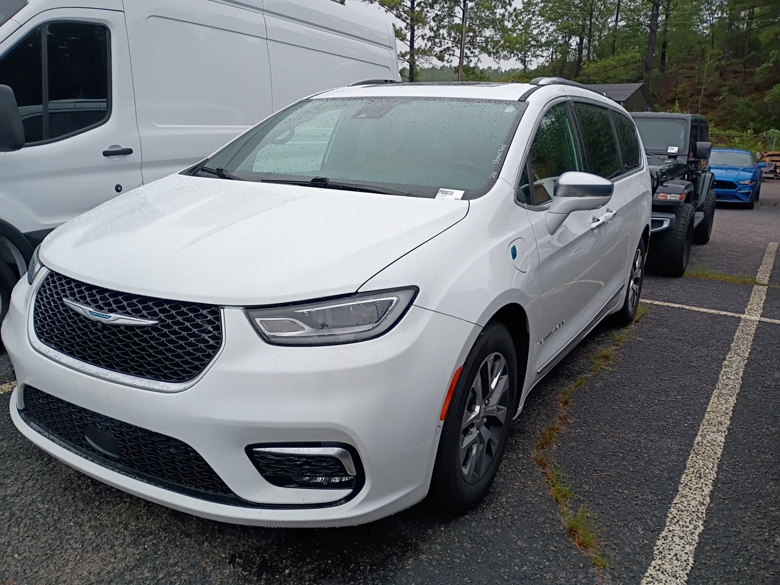 Used 2021 Chrysler Pacifica Pinnacle FWD image 1