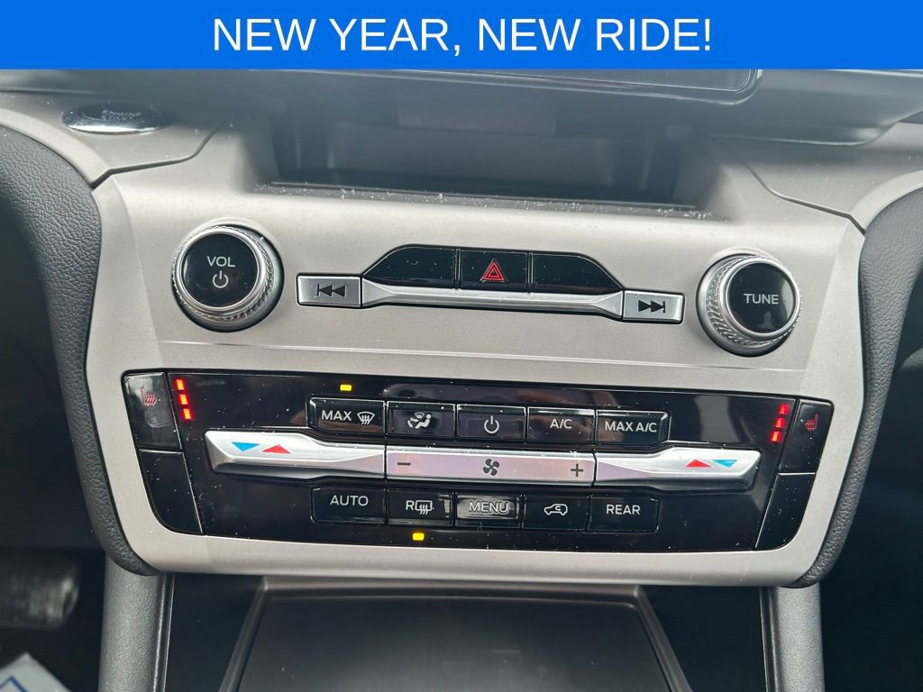 Certified 2022 Ford Explorer XLT image 33