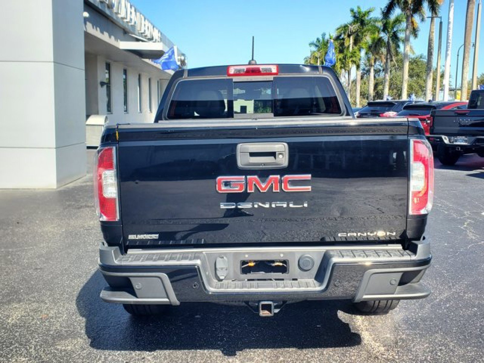 Used 2021 GMC Canyon Denali image 3
