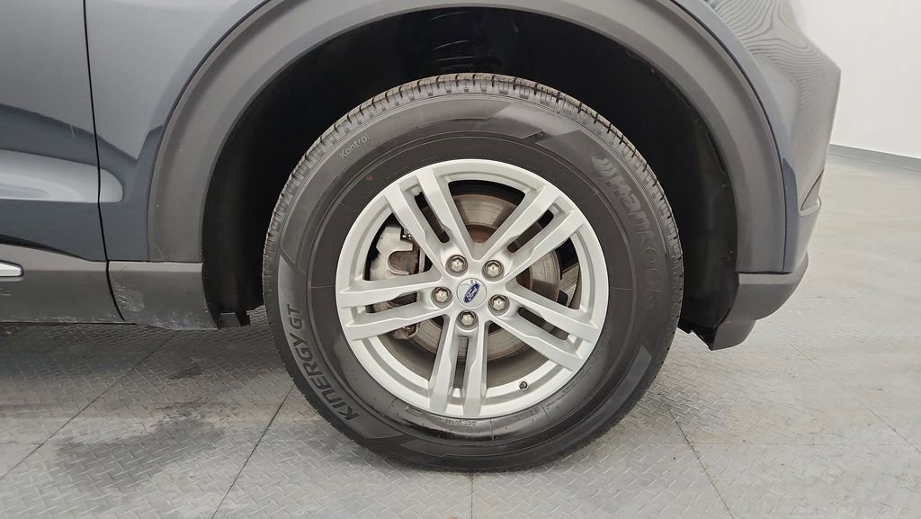 Certified 2022 Ford Explorer XLT w/ Equipment Group 202A image 26