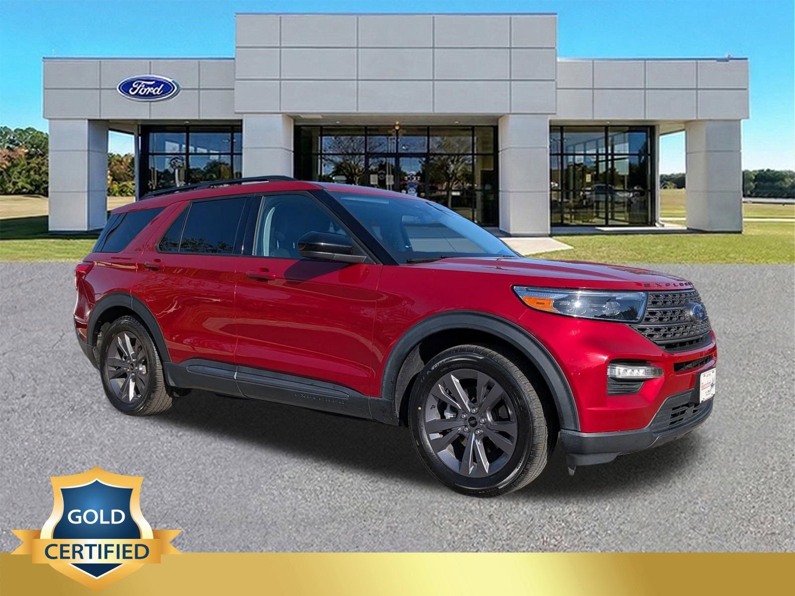 Certified 2022 Ford Explorer XLT w/ Equipment Group 202A image 4
