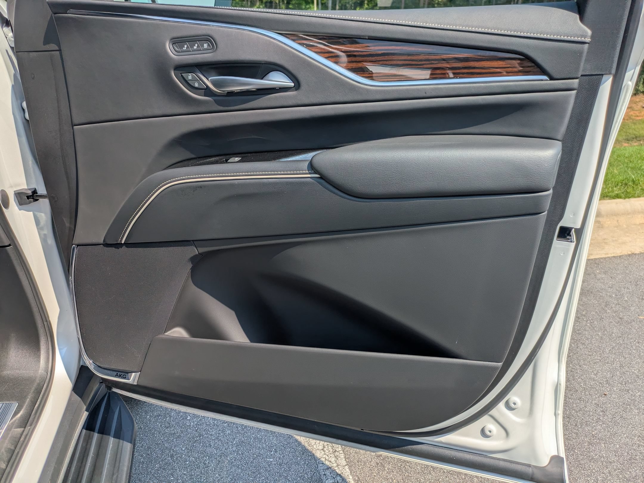 Used 2023 Cadillac Escalade Premium Luxury AWD/4WD image 42