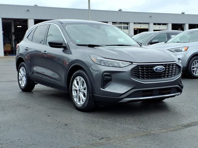 Certified 2023 Ford Escape Active w/ Cold Weather Package FWD image 3