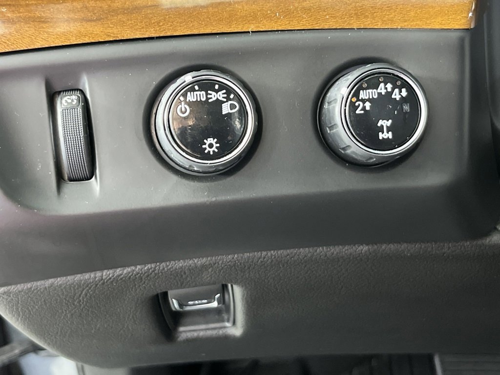 Used 2020 Cadillac Escalade Premium Luxury image 24