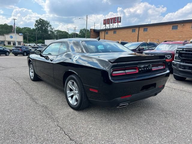 Used 2022 Dodge Challenger SXT w/ Driver Convenience Group RWD image 6
