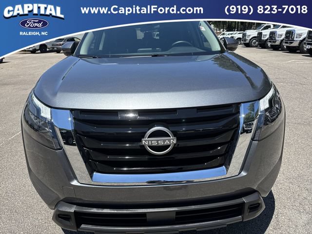 Used 2025 Nissan Pathfinder SV FWD image 10