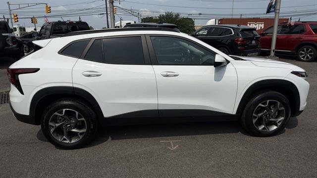 Used 2024 Chevrolet Trax LT w/ Driver Confidence Package FWD image 36