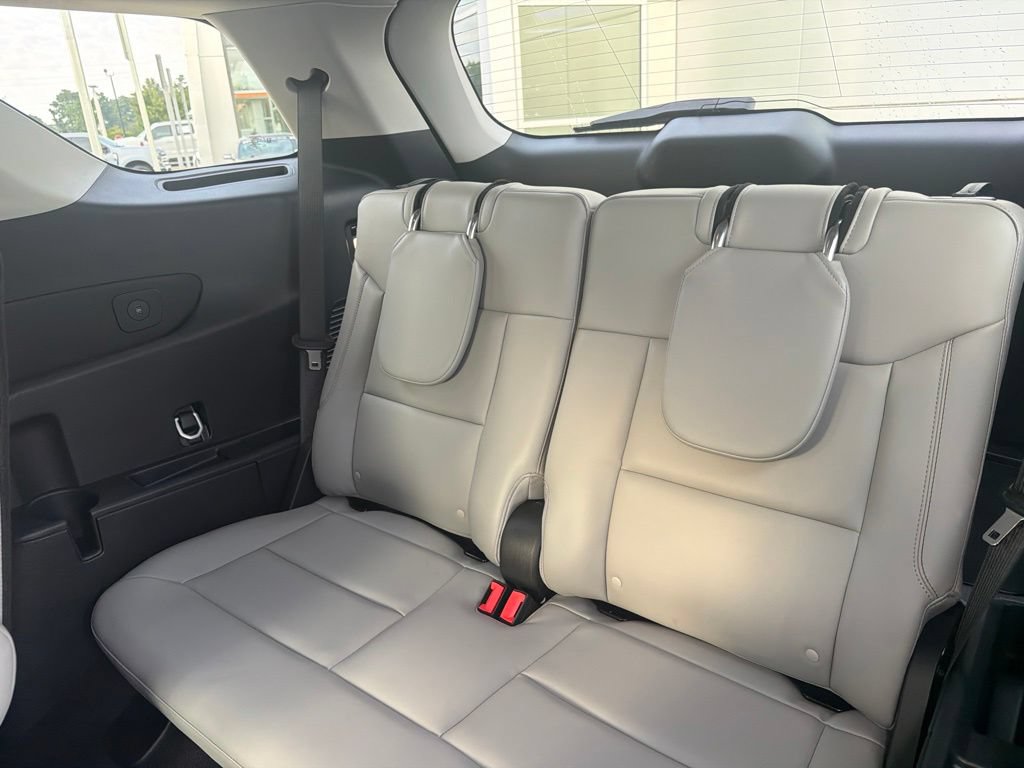 Certified 2025 Ford Explorer Active w/ Active Comfort Package RWD image 15