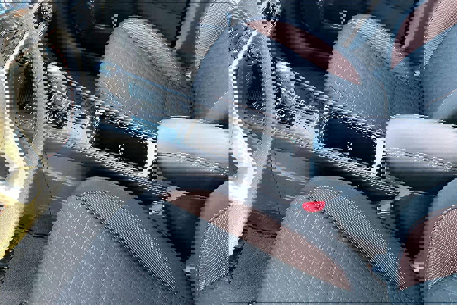 Used 2021 Nissan Kicks SR image 16