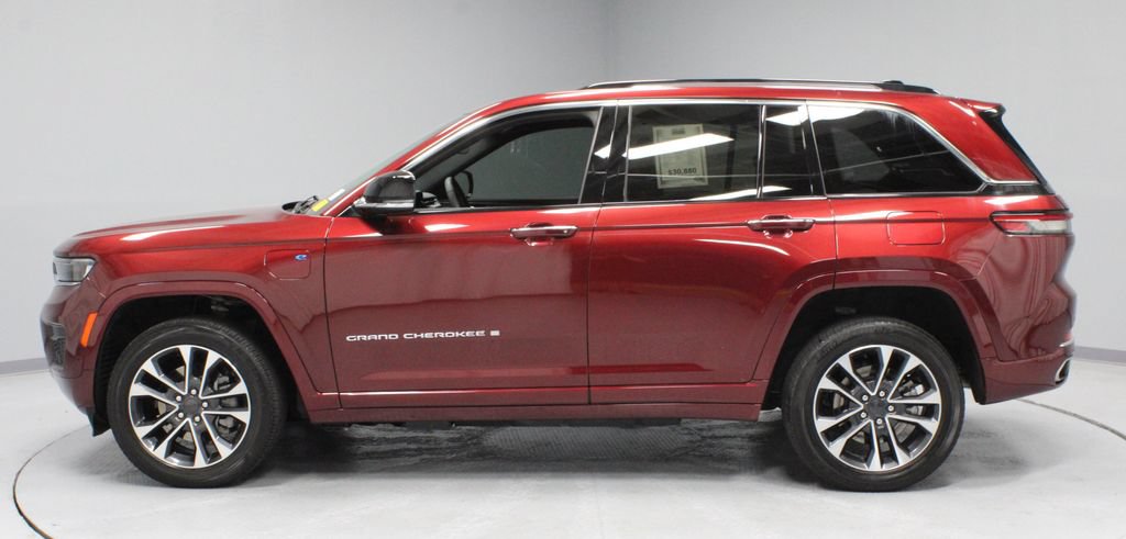 Used 2023 Jeep Grand Cherokee Overland AWD/4WD image 8